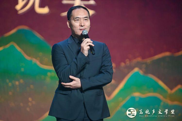 新媒体娱乐重塑观众与创作者关系的互动模式探索