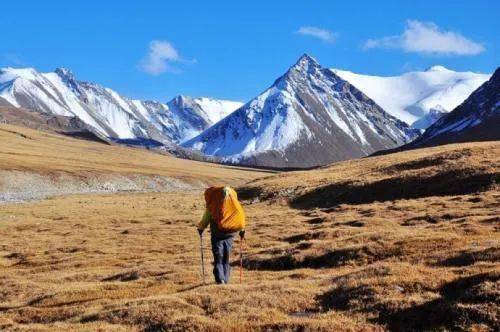 贺兰山玉泉沟遇险，三名无装备驴友首次登山挑战