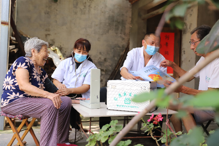 多地试点家庭医生服务，基层医疗创新路径探索